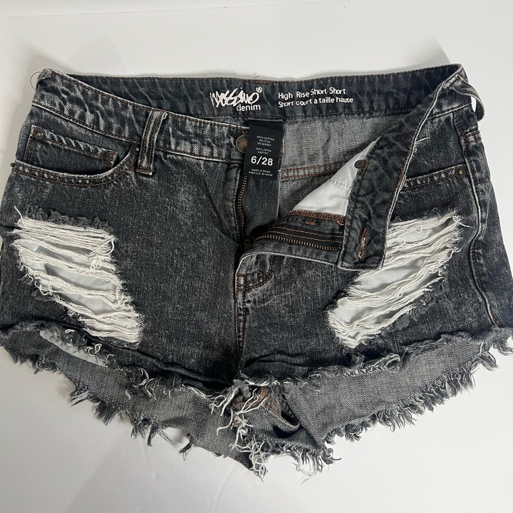 MOSSIMO HIGH RISE SHORT SHORT ACID WASH BLACK